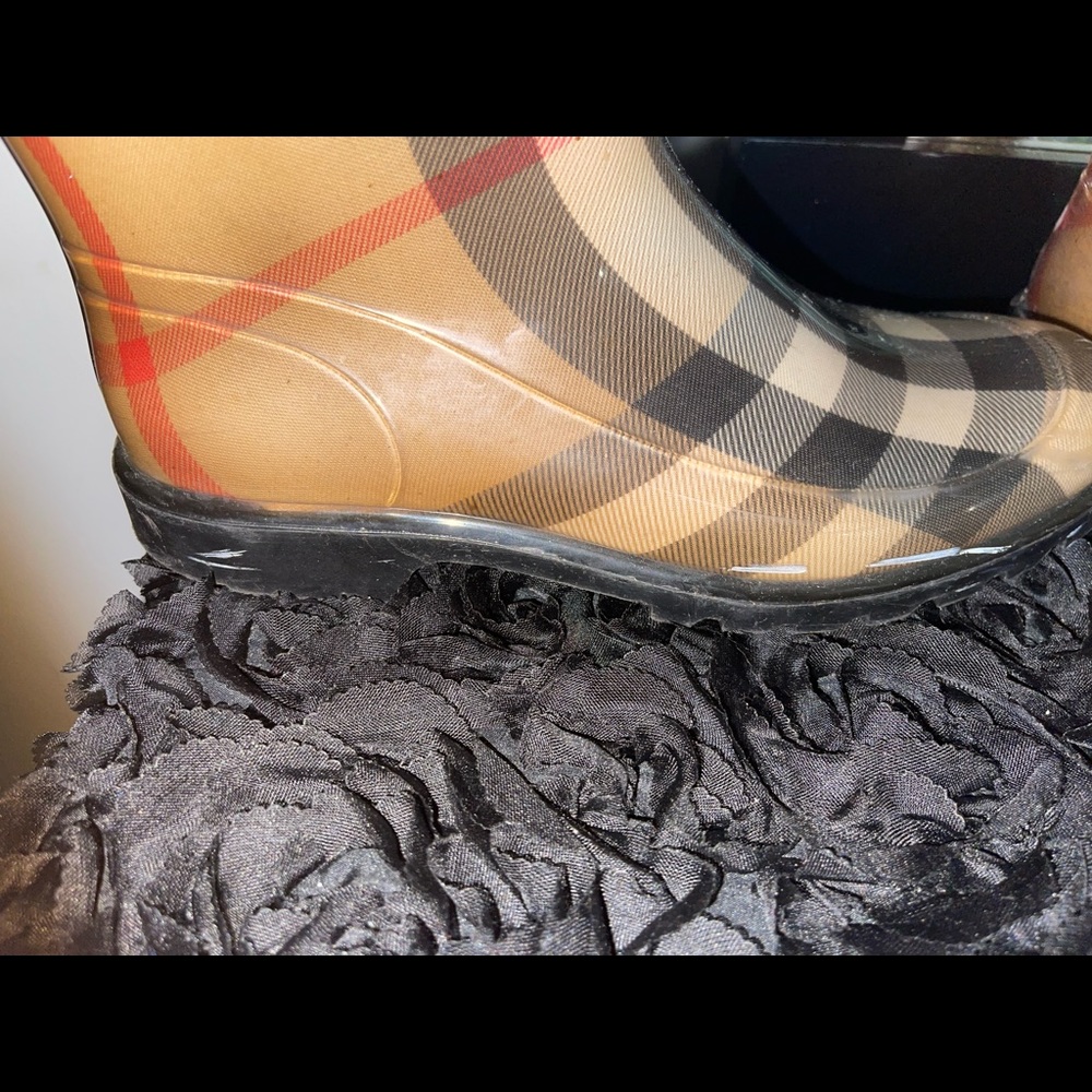 Authentic Burberry rain boots - Picture 7 of 8